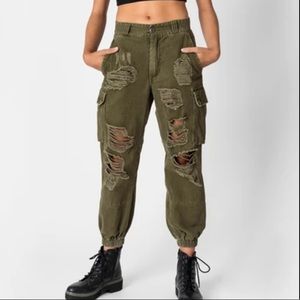ARMY GREEN CARGO PANTS